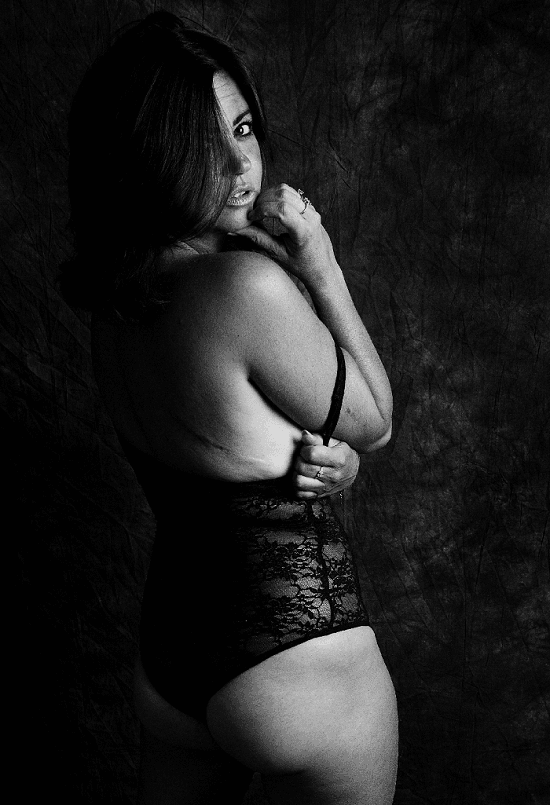 SU2C hosts powerful 'defiance' photo series image of Deborah James.